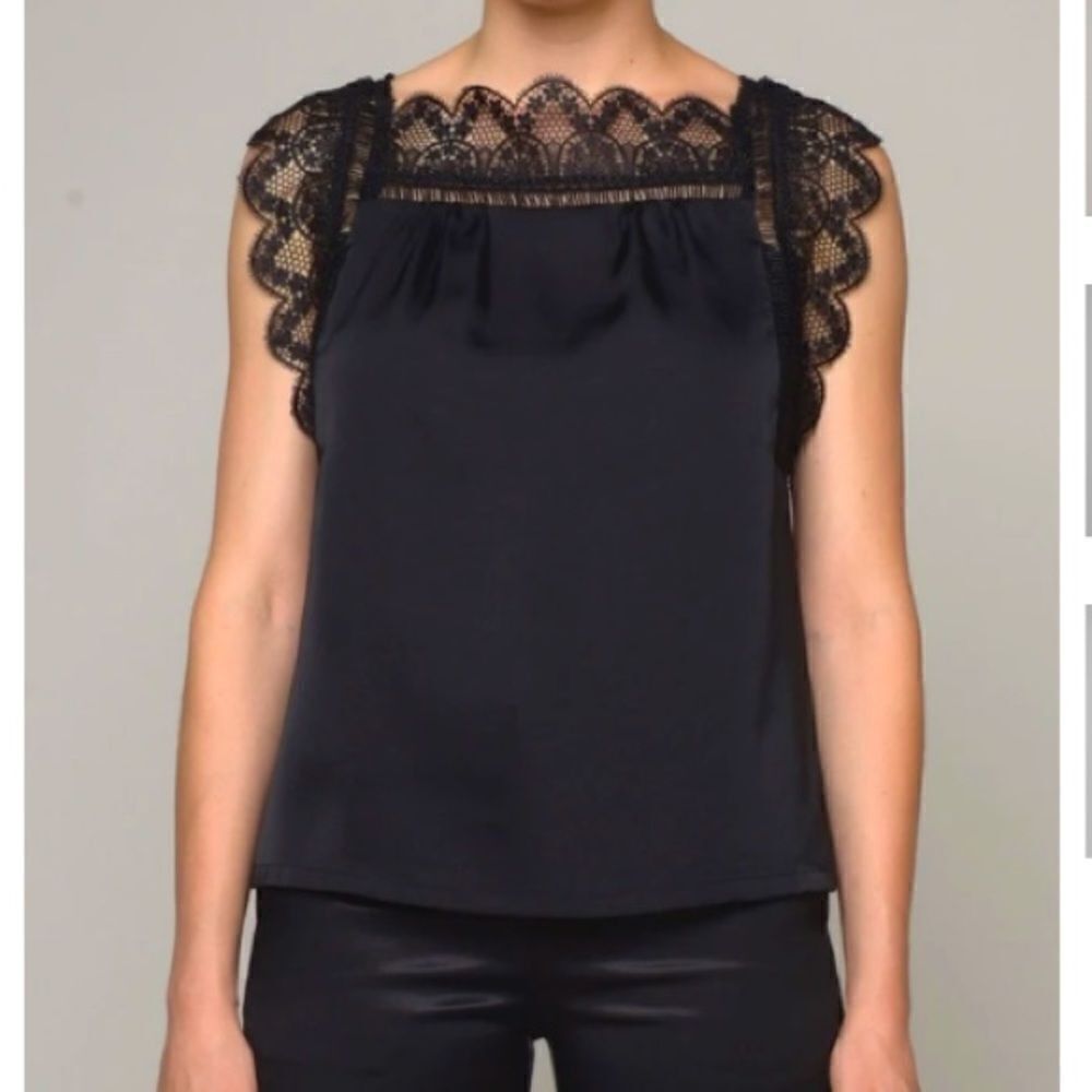 Cistar New York Iris Black Lace Shoulder Top